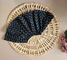 Load image into Gallery viewer, Black Tribal print skirt
